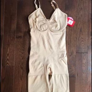 New with tags x-large Spanx shape suit